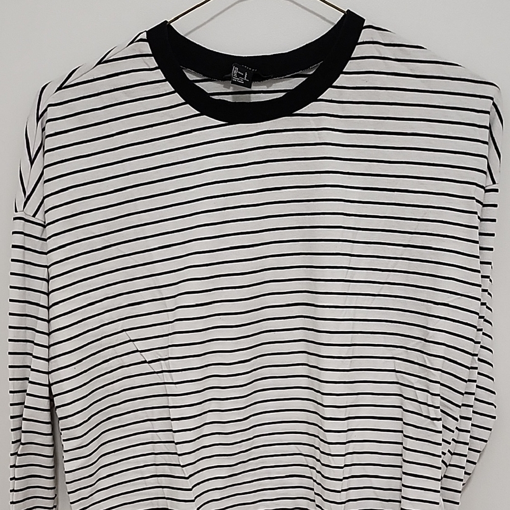 Forever 21 Black and White Striped Long Sleeve Tee